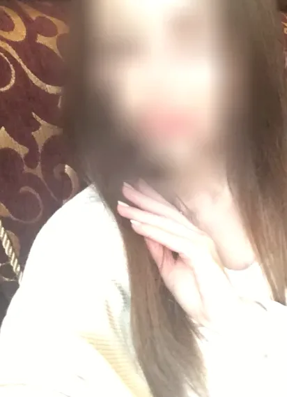 Amina, 29