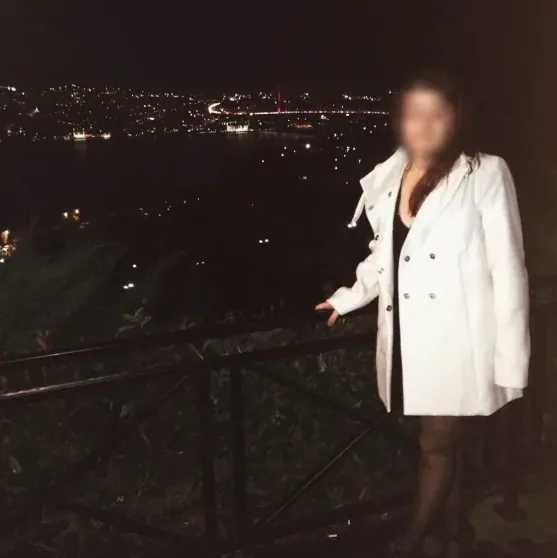 Ella, 32