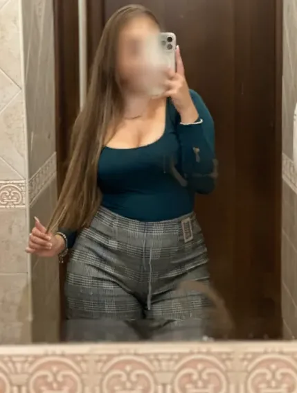 Emilie, 24
