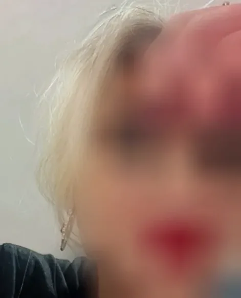 Emina, 32