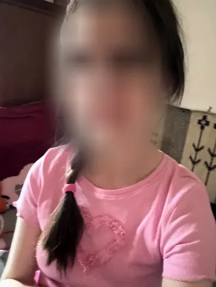 Laura, 25