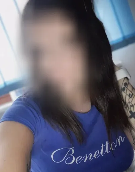 Malou, 24