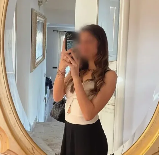 Nora, 19