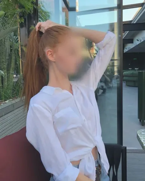 Simone, 23